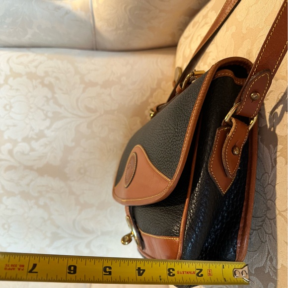 vintage black & tan Dooney & Bourke leather Crossbody bag. EUC - Picture 12 of 13